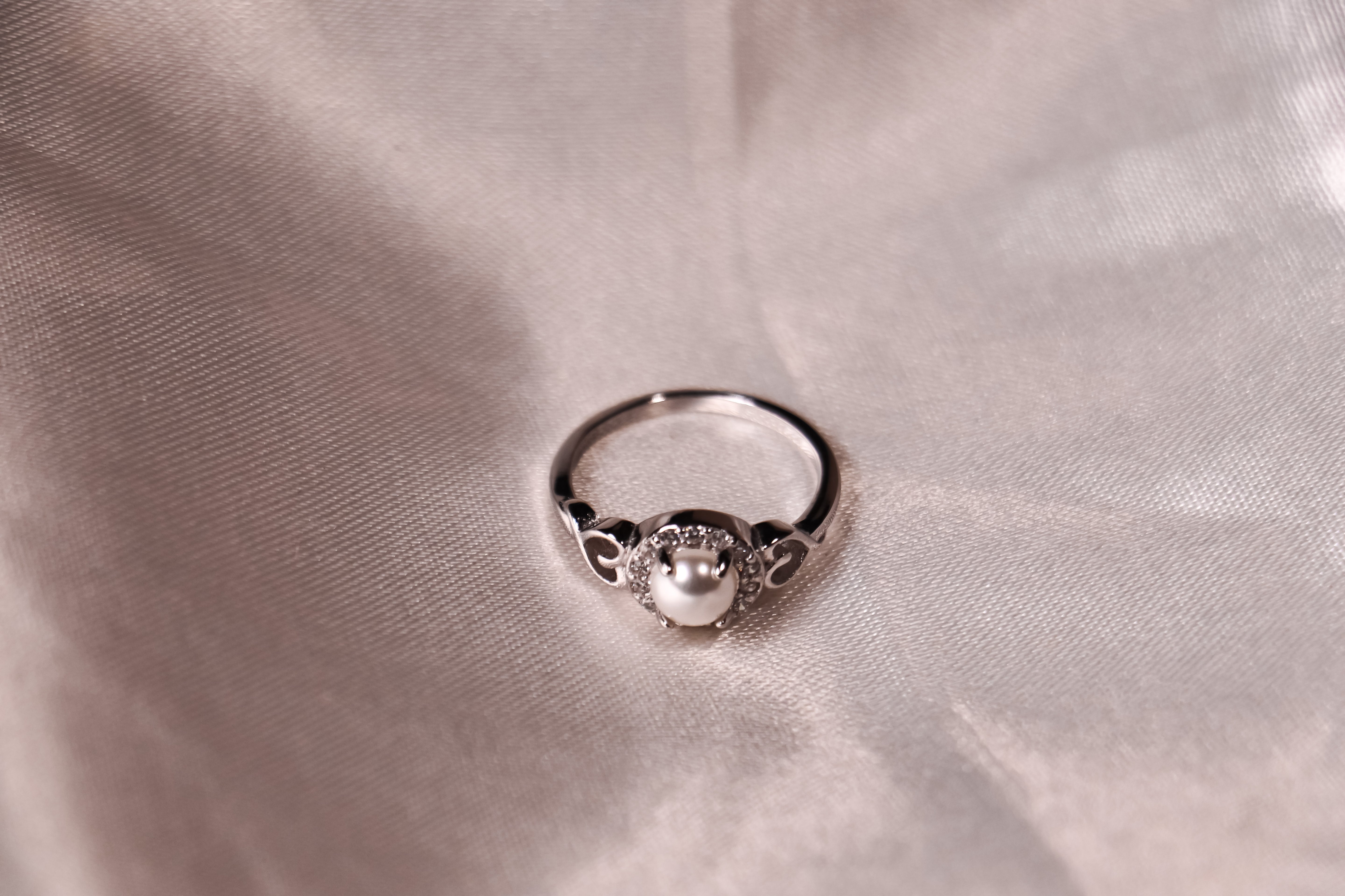 Luna Pearl Halo Ring