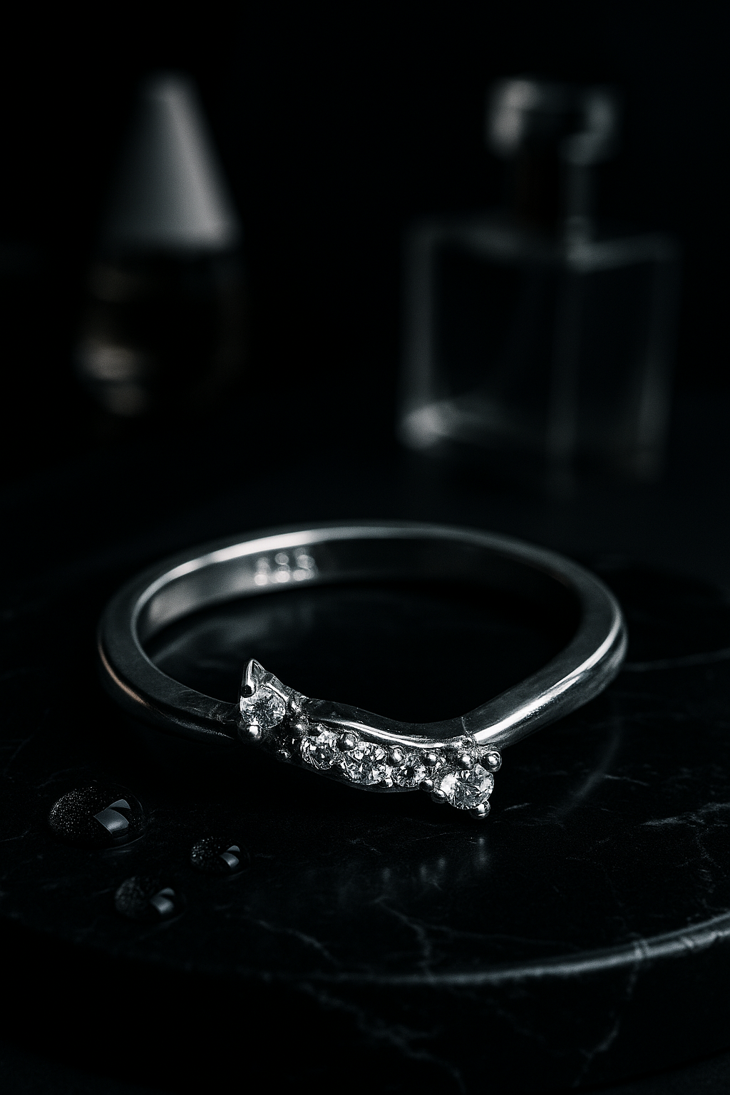 Serene Spark V-Curve Ring
