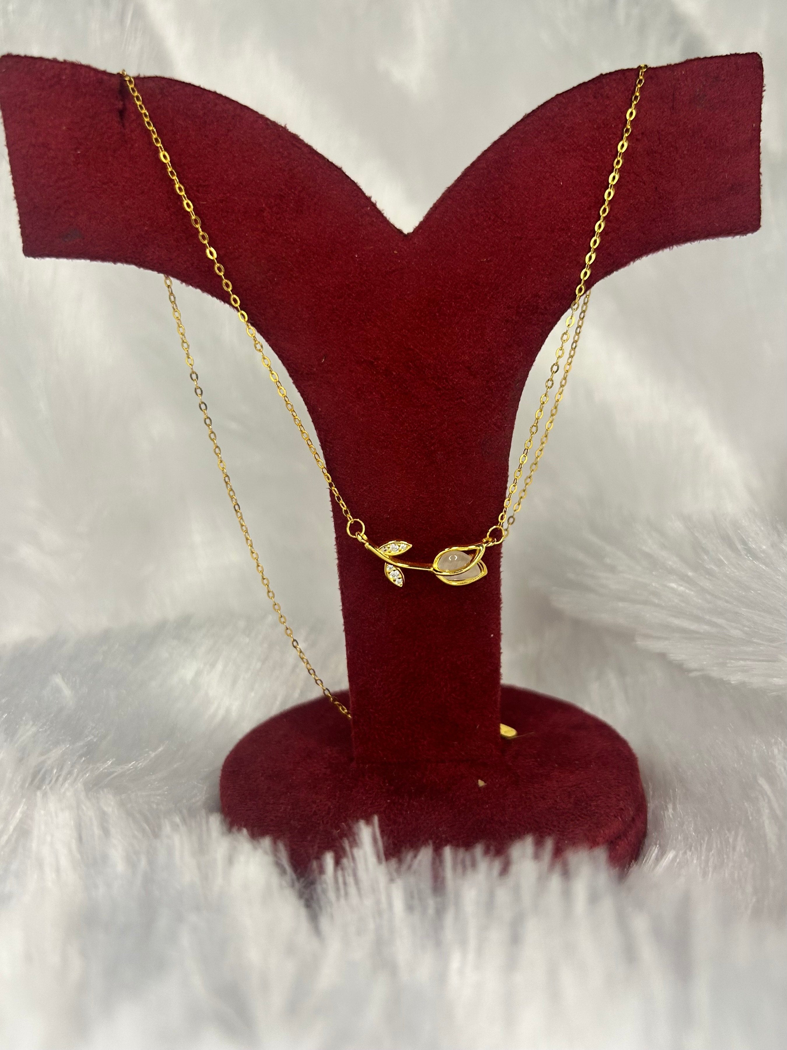Leafy Whisper Necklace – Golden