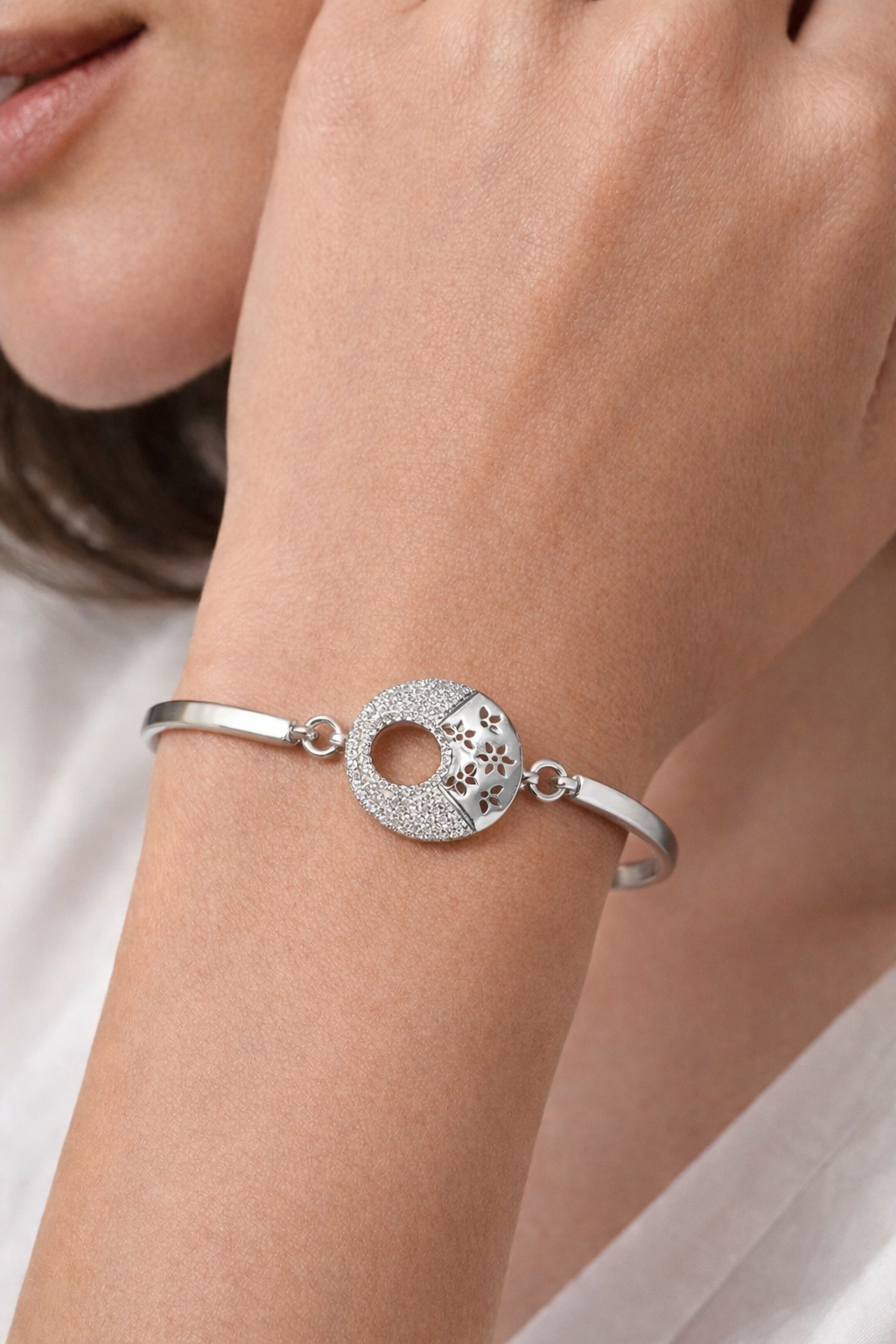 Elegant Dual-Texture Circle Silver Bracelet