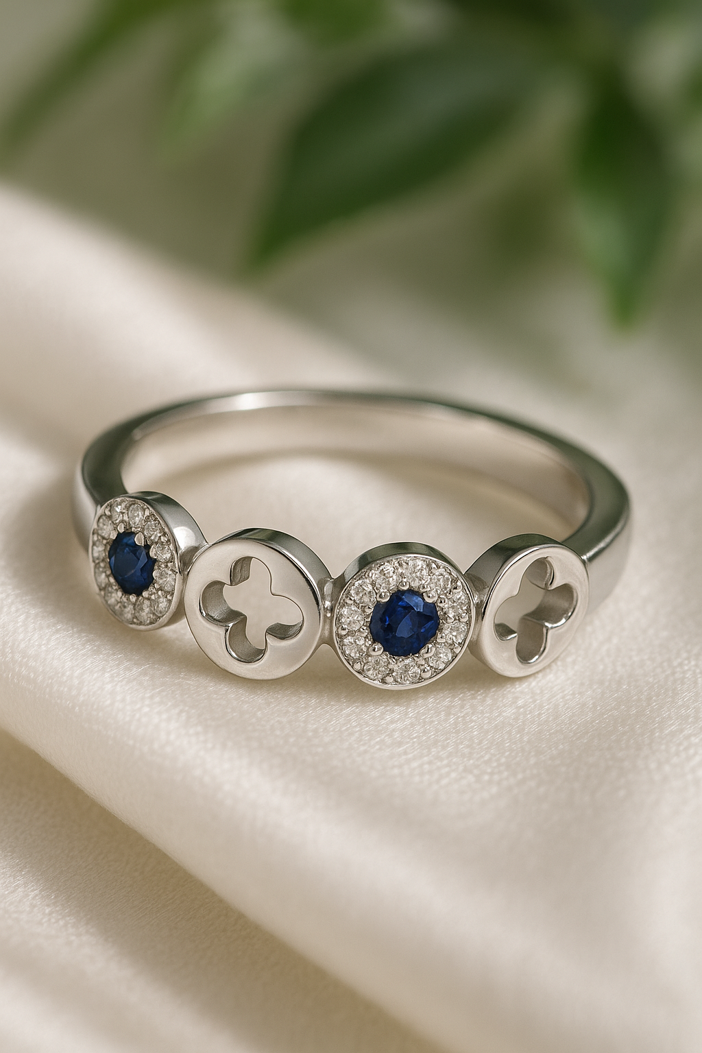 Midnight Clover Band Ring