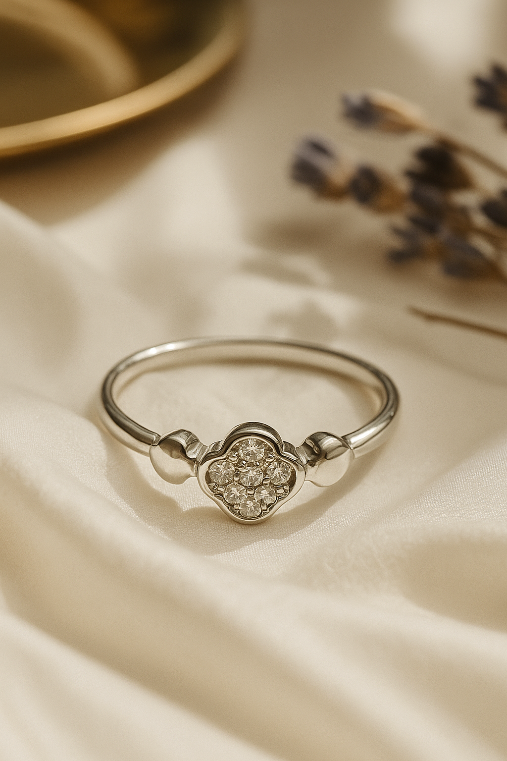 Dewdrop Cluster Clover Ring