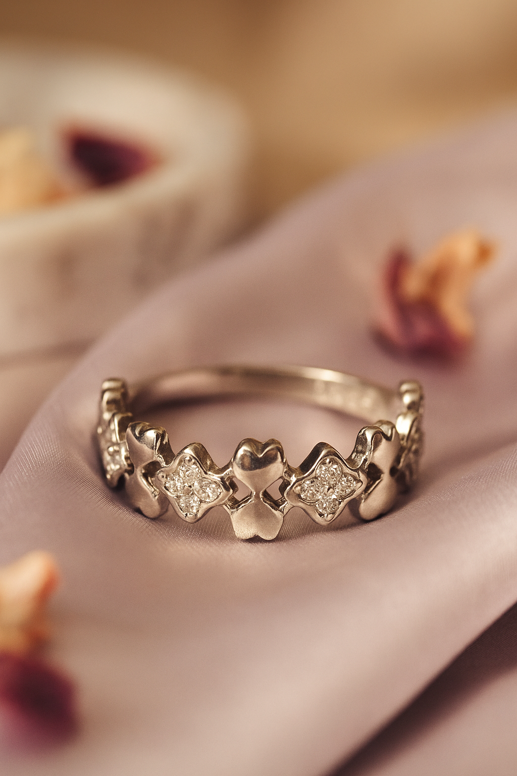 Clover Cluster Sparkle Band