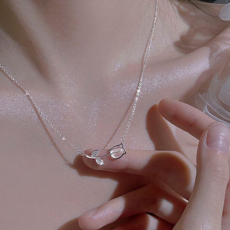 Leafy Whisper Necklace – Golden