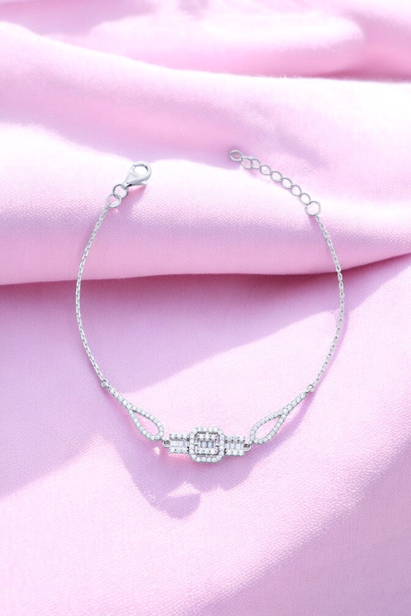 Deco Baguette Halo Bracelet