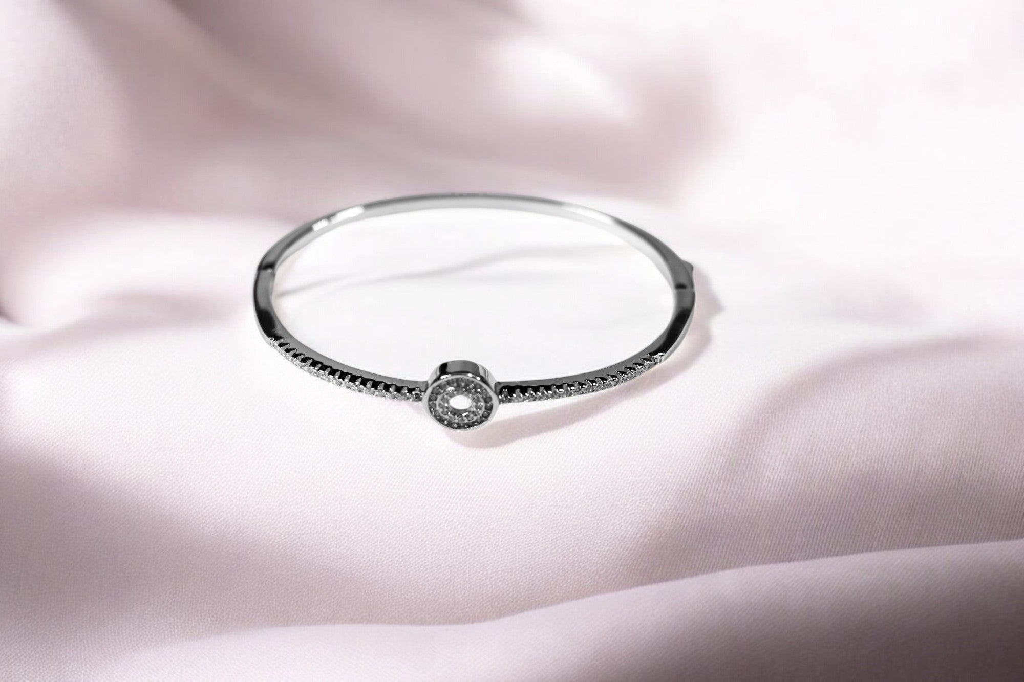 Halo Circle Silver Bangle