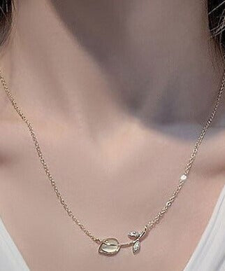 Leafy Whisper Necklace – Silver