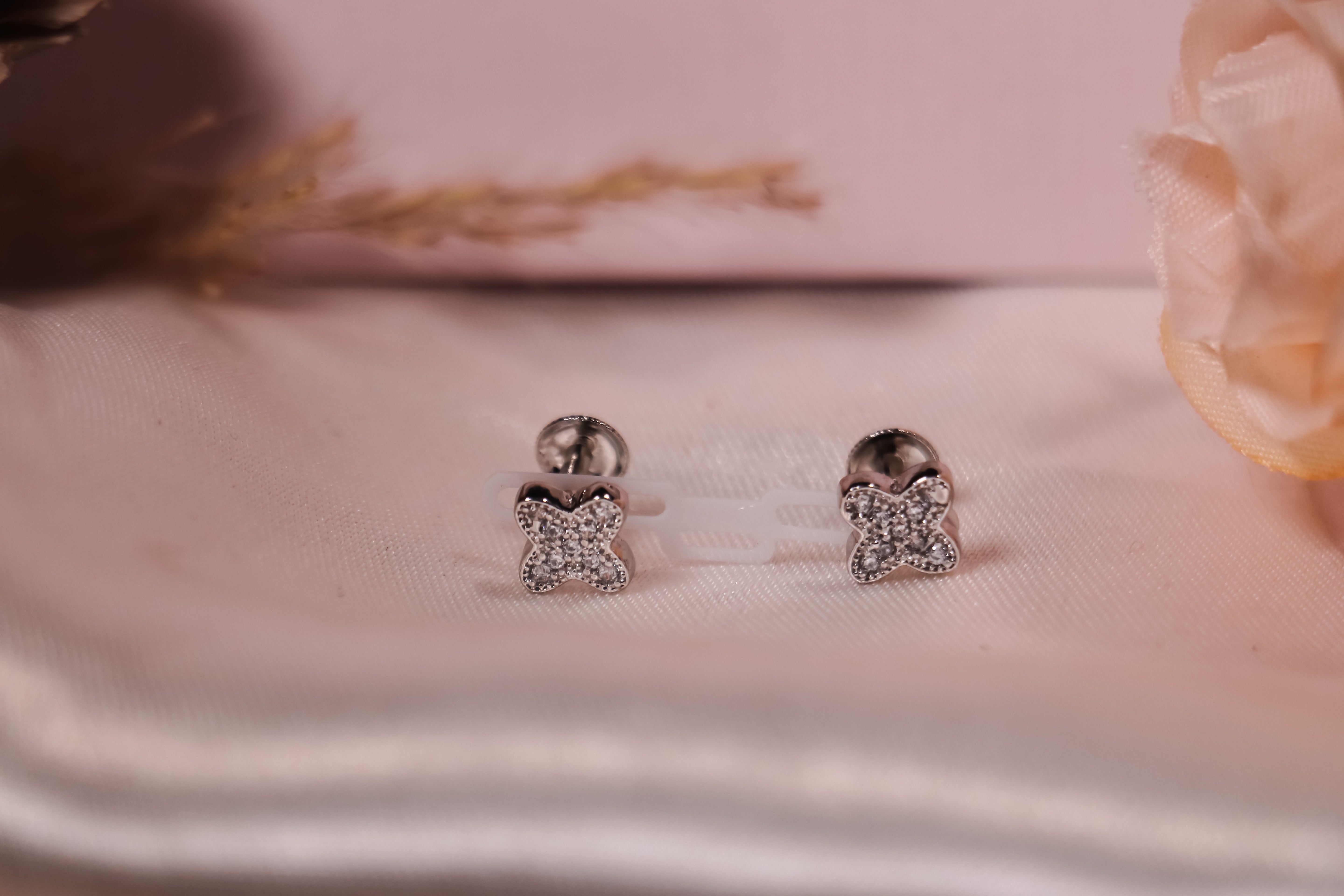 Twinkle Clover Screw Studs