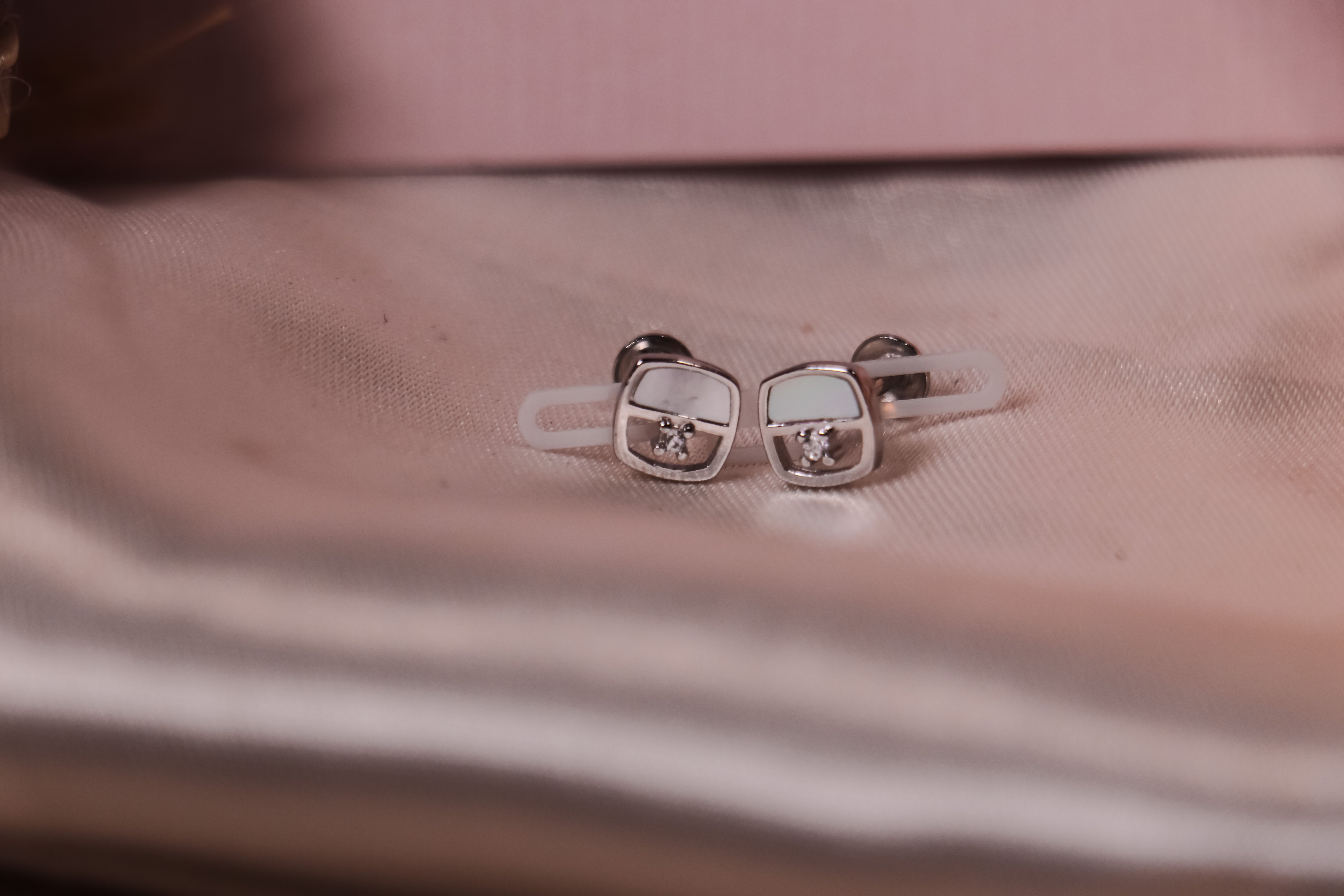 Pearl Glow Tile Studs
