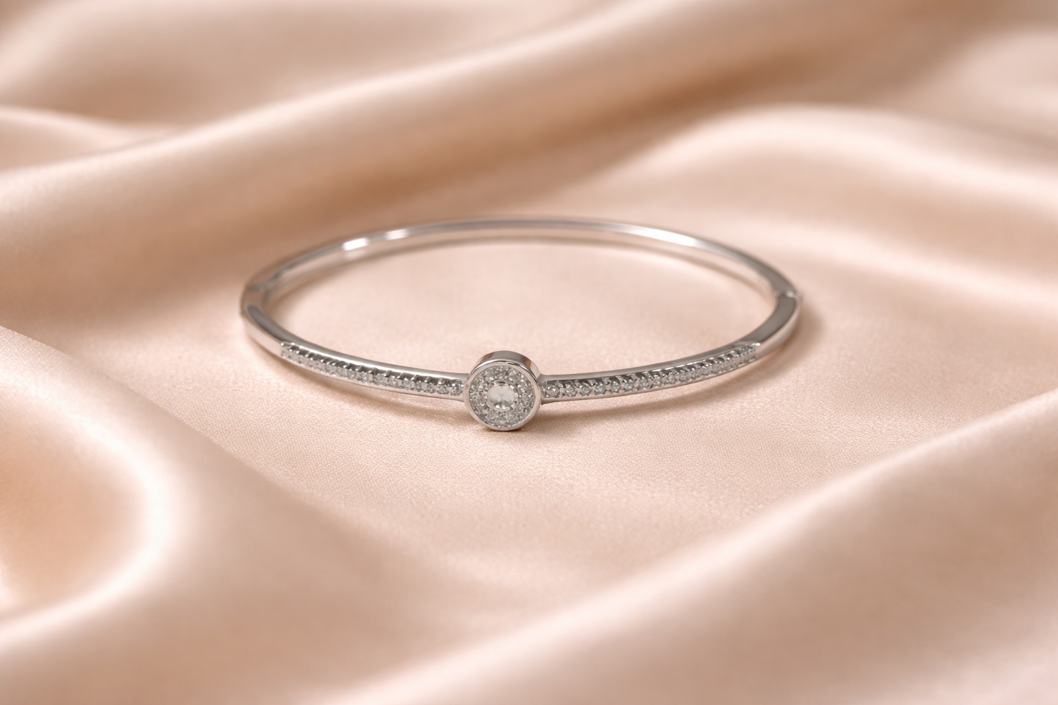 Halo Circle Silver Bangle